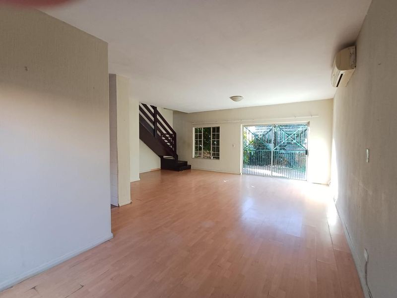 Charming Duplex Living in Sought-After Bromhof – Perfect for Families - Photo 3
