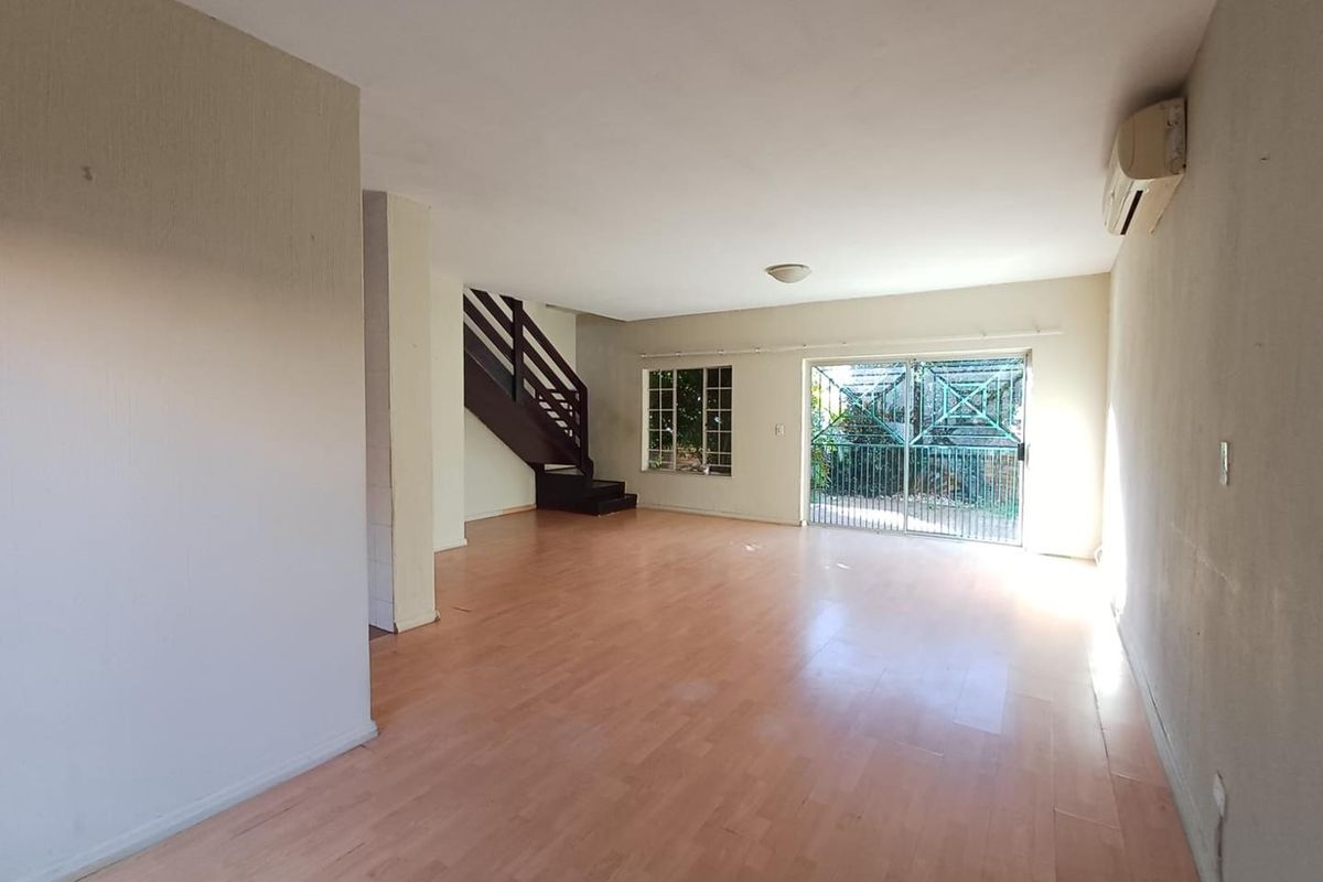 Charming Duplex Living in Sought-After Bromhof – Perfect for Families - Photo 3