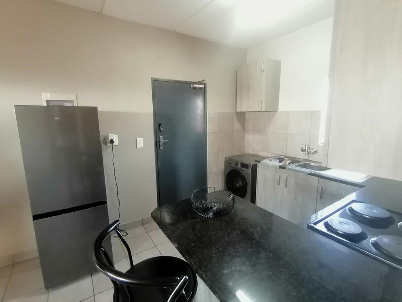 Modern 2-Bedroom Apartment in a Secure Estate - Photo 3