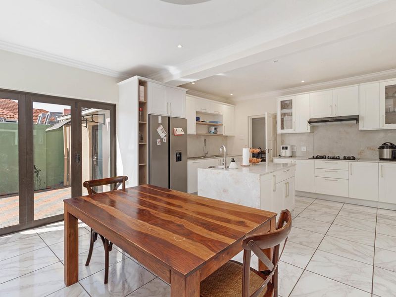 SPACIOUS, PRIVATE, CENTRAL - Photo 7