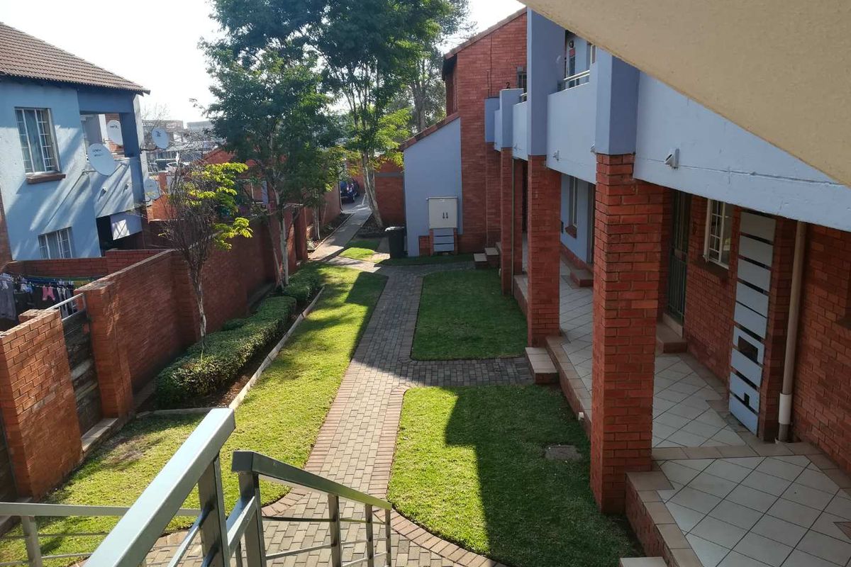 Spacious  Apartment For Sale- 2 Bedrooms & 2 Bathrooms - Photo 2