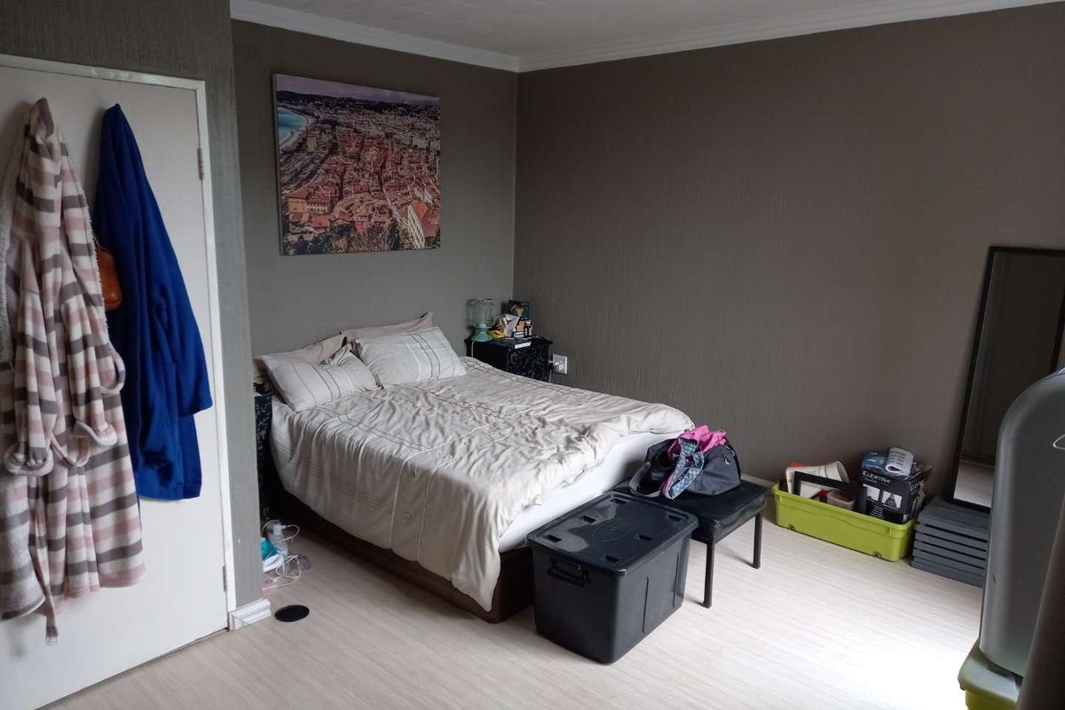 2 Bedroom 1 Bathroom unit in Cresta - Photo 2