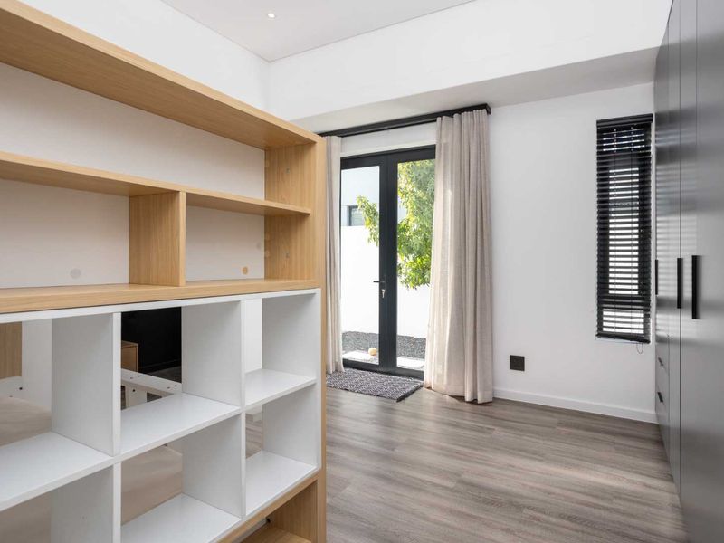 Modern living on Val de Vie Estate in a Beautifully Fully Furnished Three-Bedroom Home - Photo 10