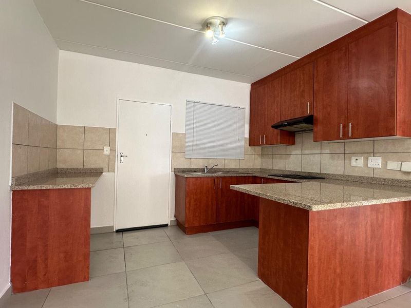Experience contemporary living at its best in this stylish apartment, ideally situated near Fourways and Northgate Mall. - Photo 3