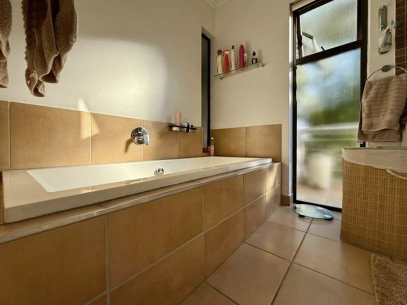 3 Bedroom House For Sale - Photo 9