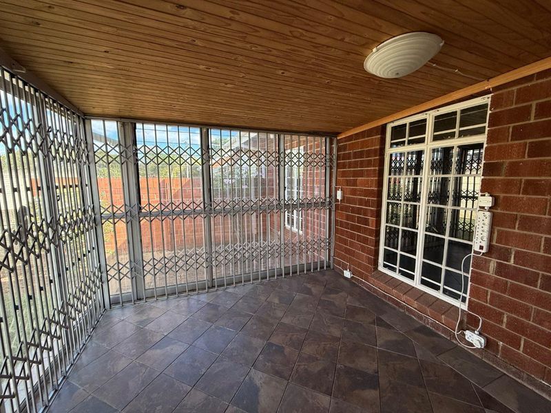 Beautiful 3 bedroom Townhouse for sale in Vryheid - Photo 10