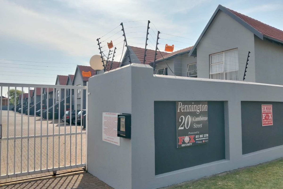 3 Bedroom Townhouse For Sale! - Photo 3