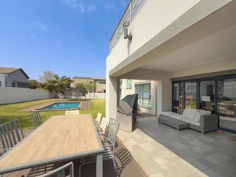 Modern Luxury in Midstream Ridge - Photo 3