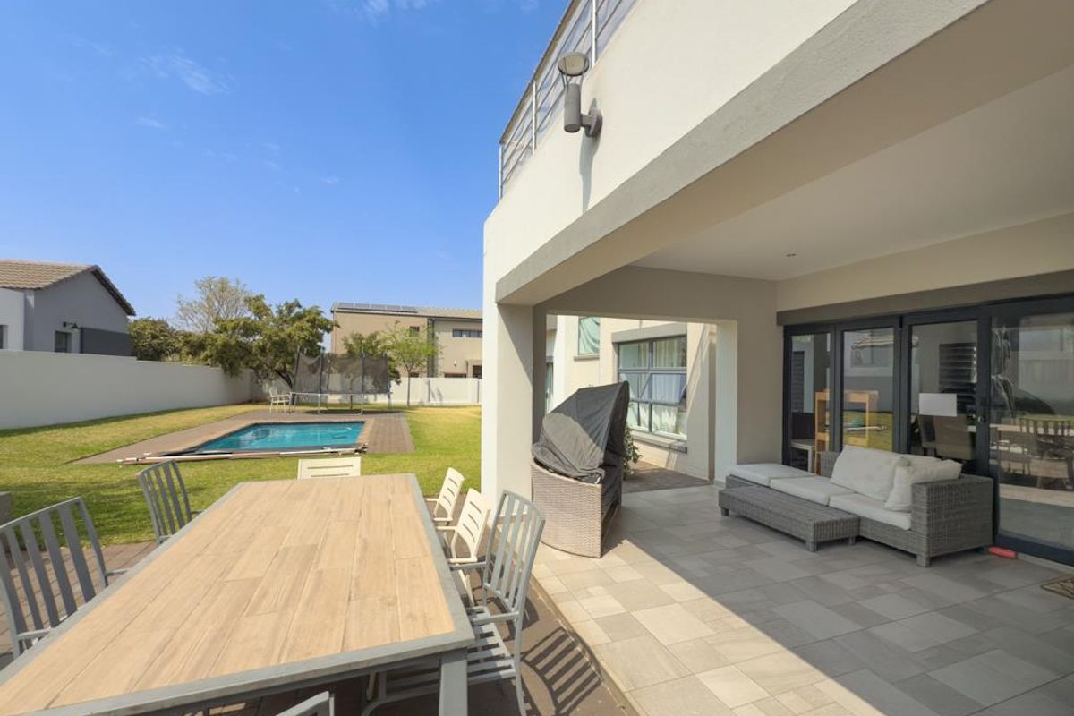 Modern Luxury in Midstream Ridge - Photo 3