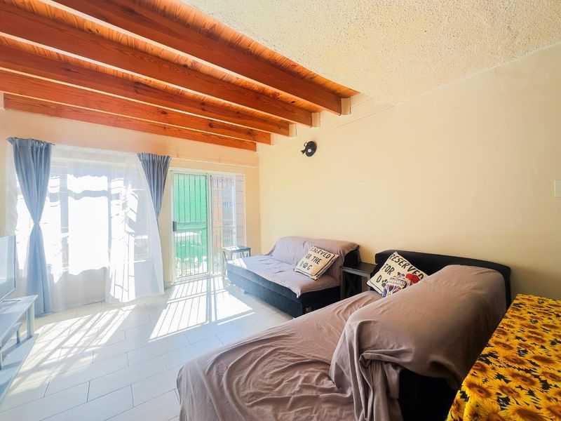 Spacious 3 Bedroom Duplex with a Private Garden - Photo 10