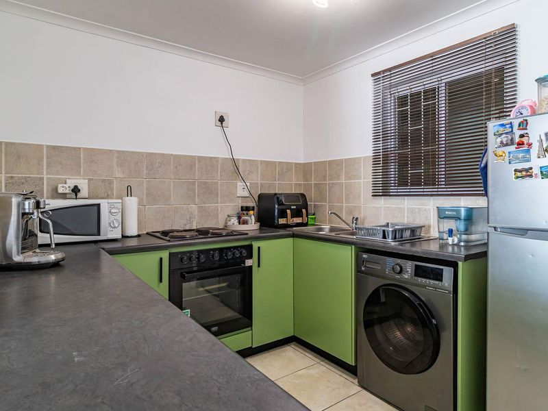 Investor's Dream, Brilliant Buy, Brilliant Price: 1-Bedroom Apartment in Vibrant Salt River - Photo 5