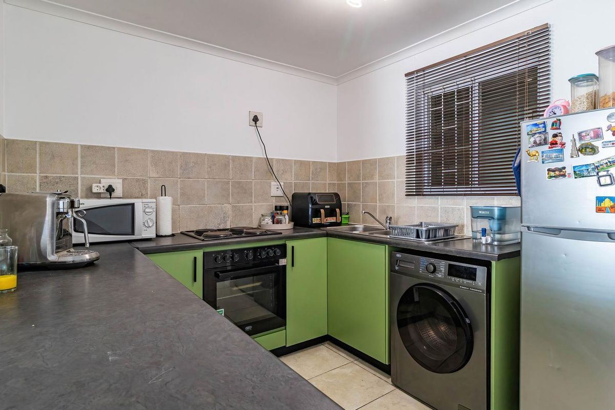 Investor's Dream, Brilliant Buy, Brilliant Price: 1-Bedroom Apartment in Vibrant Salt River - Photo 5