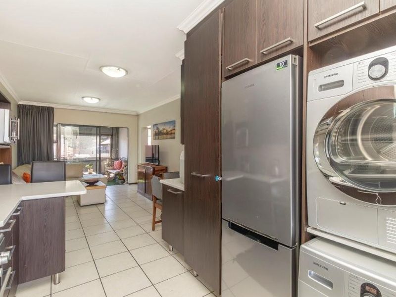 Convenient living with 24/7 security & prime location access! - Photo 5
