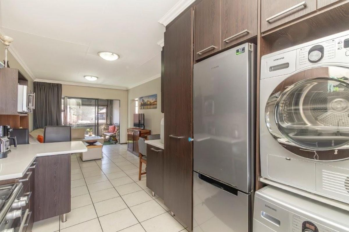 Convenient living with 24/7 security & prime location access! - Photo 5