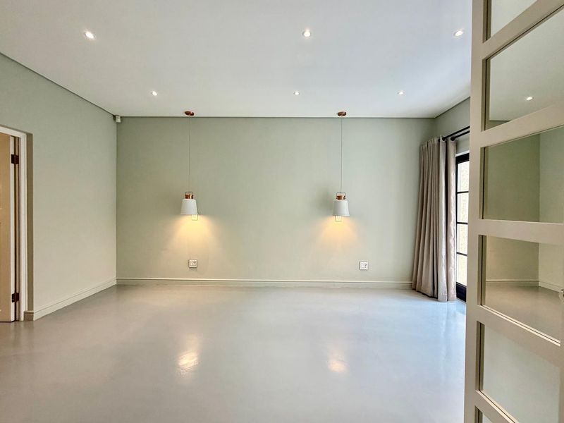 4 Bedroom House For Sale in Auasblick - Photo 7