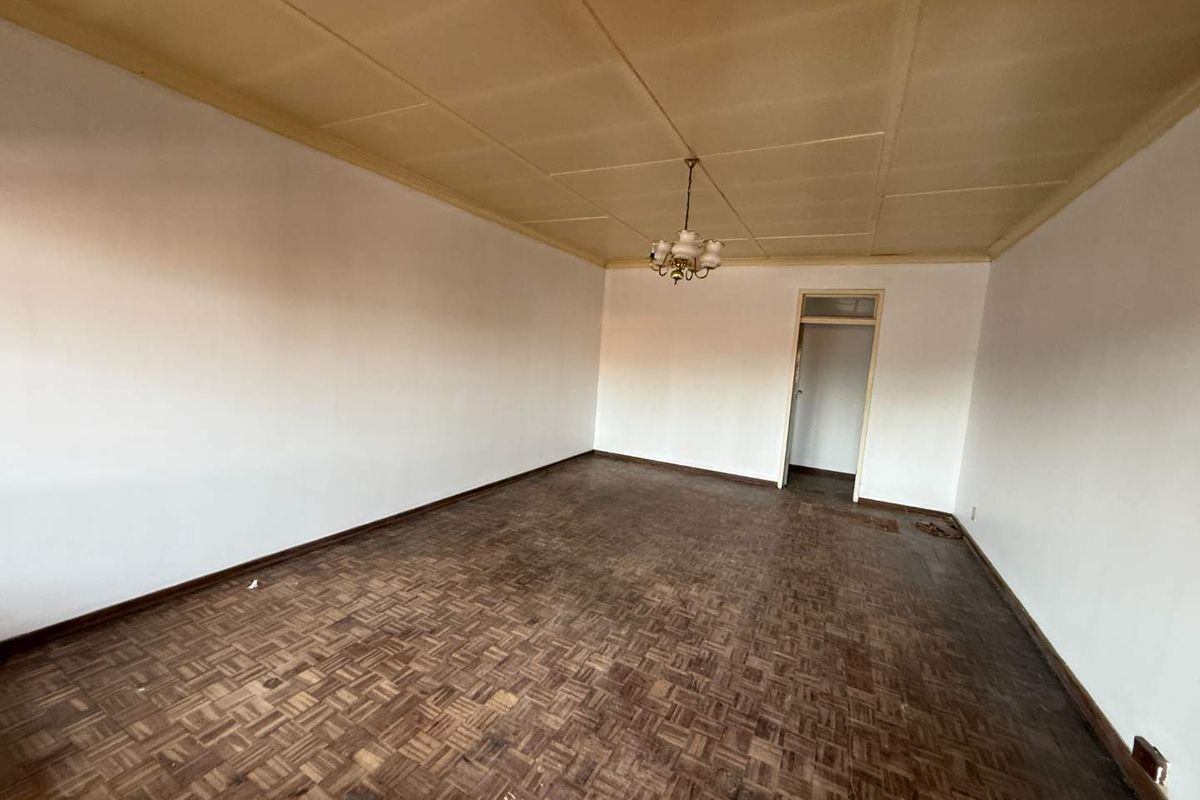 Spacious 2-Bedroom Upstairs Unit – Prime Location - Photo 4