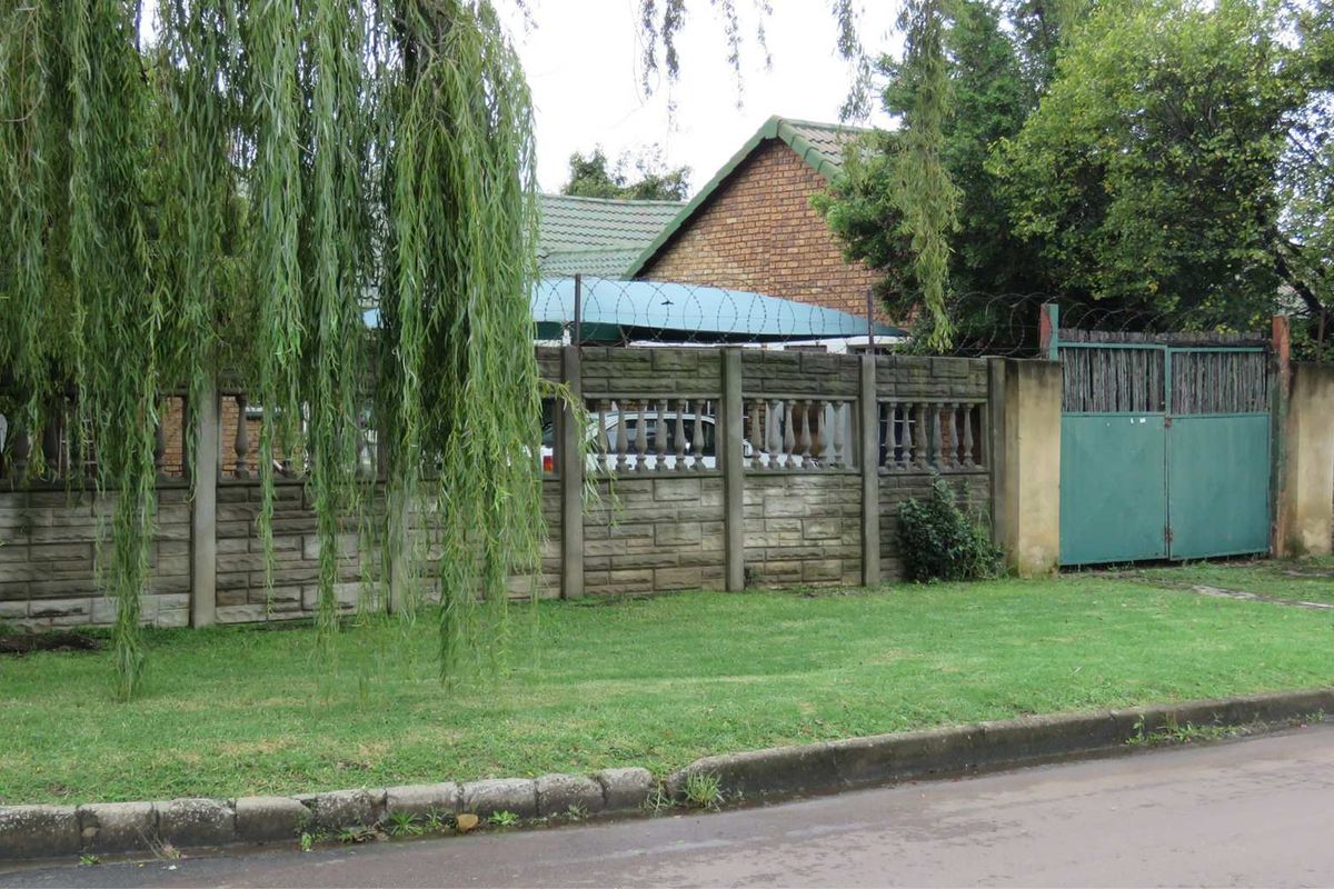 Corner Stand Comfort with Cottage & Cinema Flex Space - Photo 2