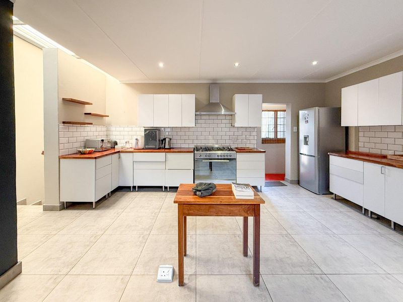 Serenity. Style. Security | Contemporary family living in leafy Constantia Glen Security Village - Photo 8