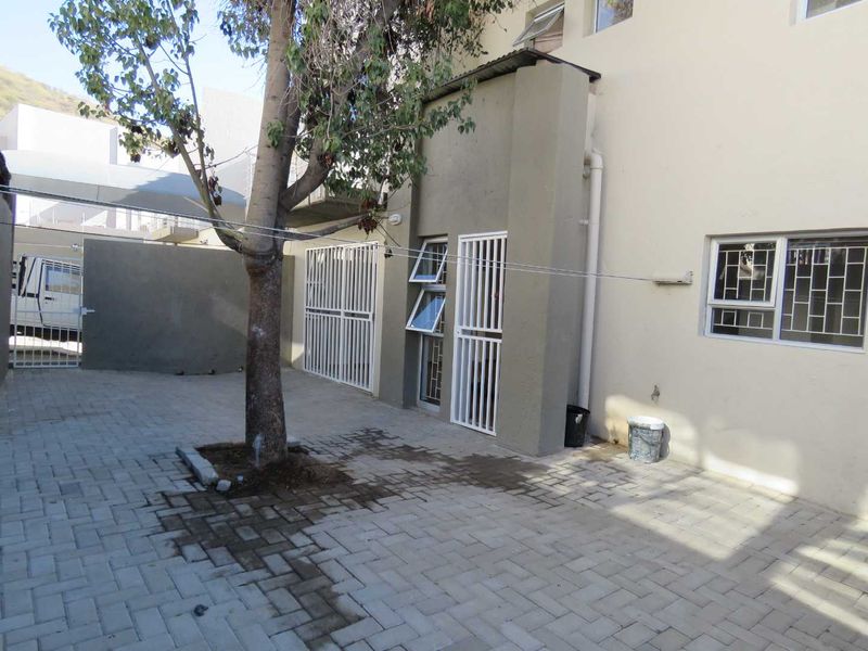 Spacious 4-Bed Unit in Secure Avis Complex – 135m2 of Comfort - Photo 2