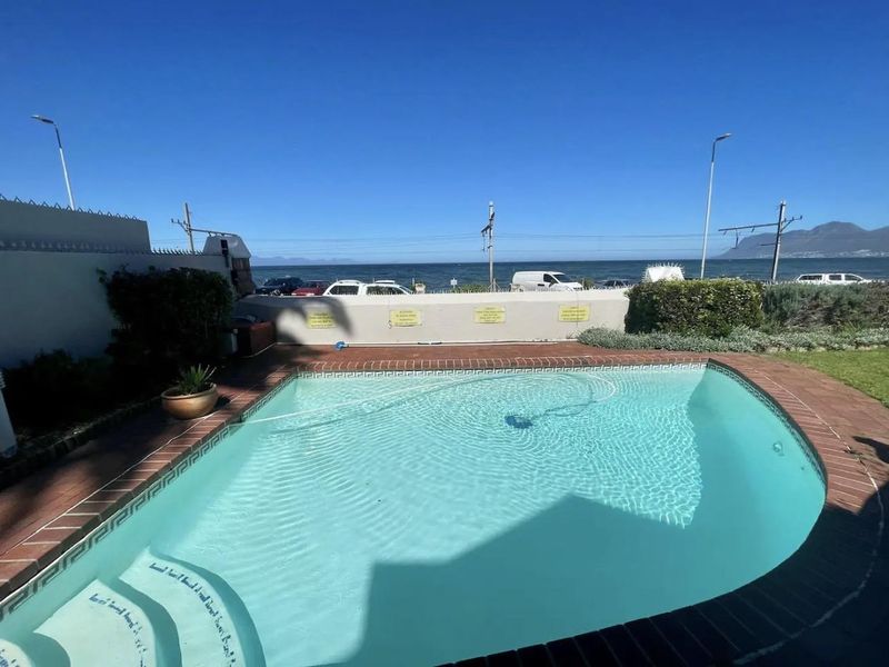 St. James Sunny 2 Bed Seaview Apartment - Photo 7