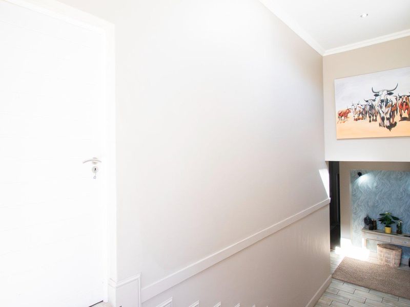 5 Bedroom, 3 Bathroom, 3 Garage Home For Sale in The Wilds. - Photo 6