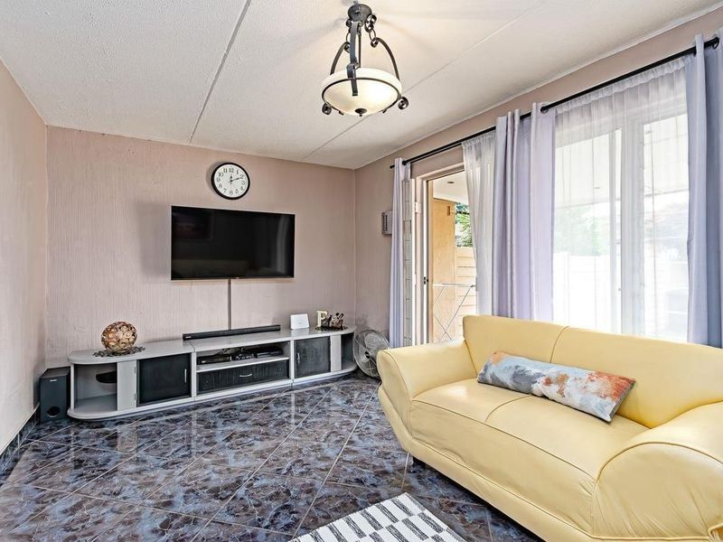 2 Bedroom Duplex Unit in the Heart of Lyndhurst - Photo 6