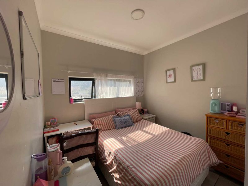 3-Bedroom Apartment with Private Balcony - Photo 10