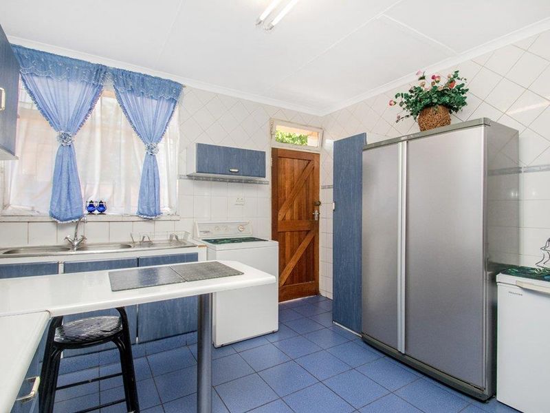 Neat 3 bedroom 1 bathroom home for sale in Westbury Johannesburg - Photo 9