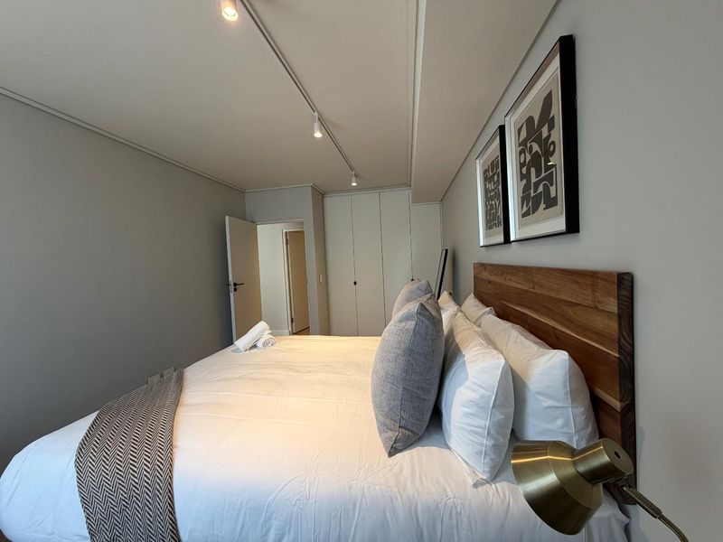 Chic One-Bedroom Apartment in Sea Point - Photo 6