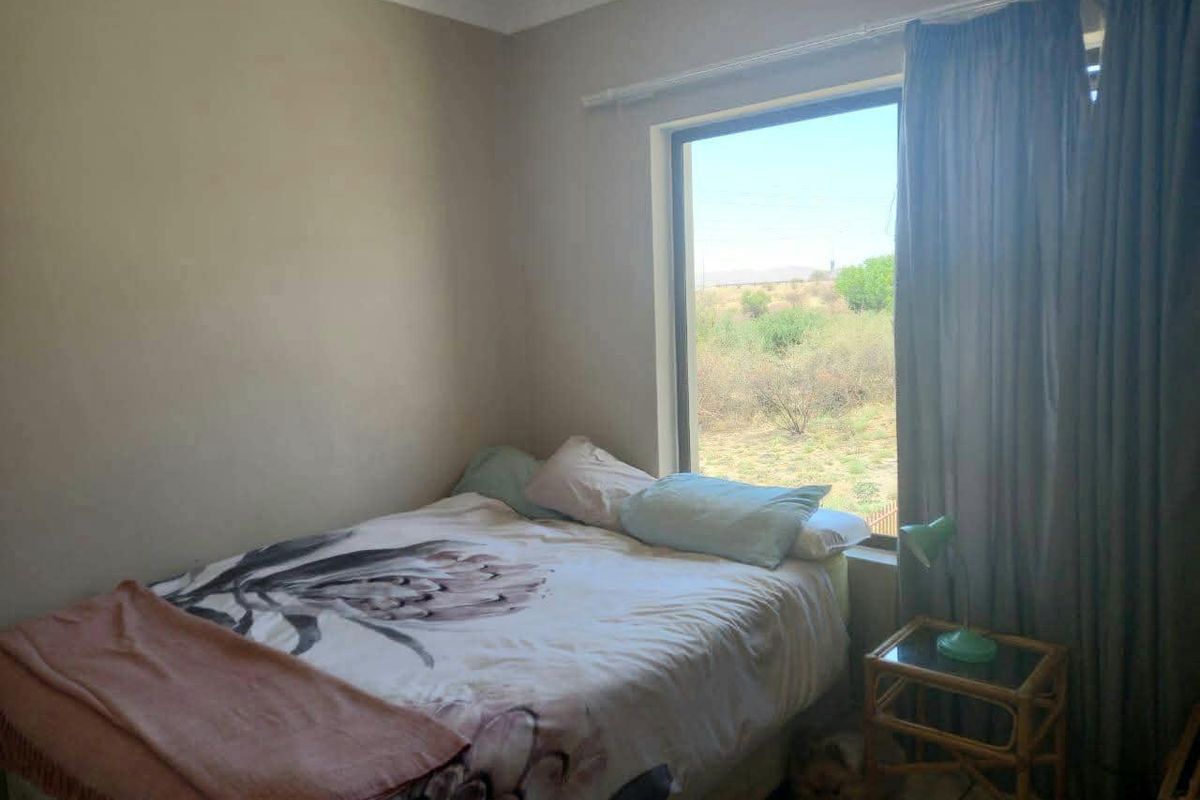 FOR SALE NEAT 2 BEDROOM IN ROCKY CREST - Photo 4