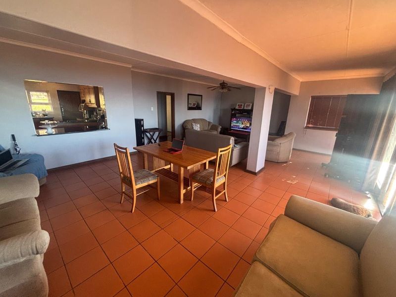 3 BEDROOM FAMILY HOME | OCEAN VIEWS – BLUFF - Photo 5