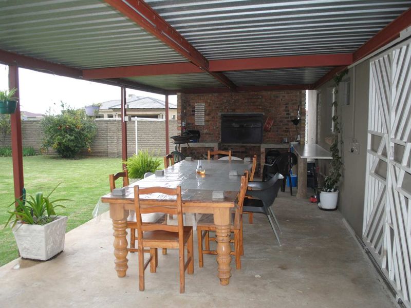 Lovely Family Home Spacious yard with pool fully Backup Generator and  6.7kva battery system - Photo 5