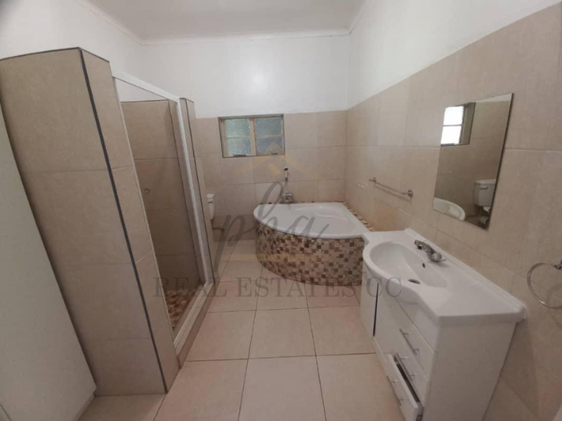Spacious family home with flat in Tsumeb for sale below valuation - Photo 8