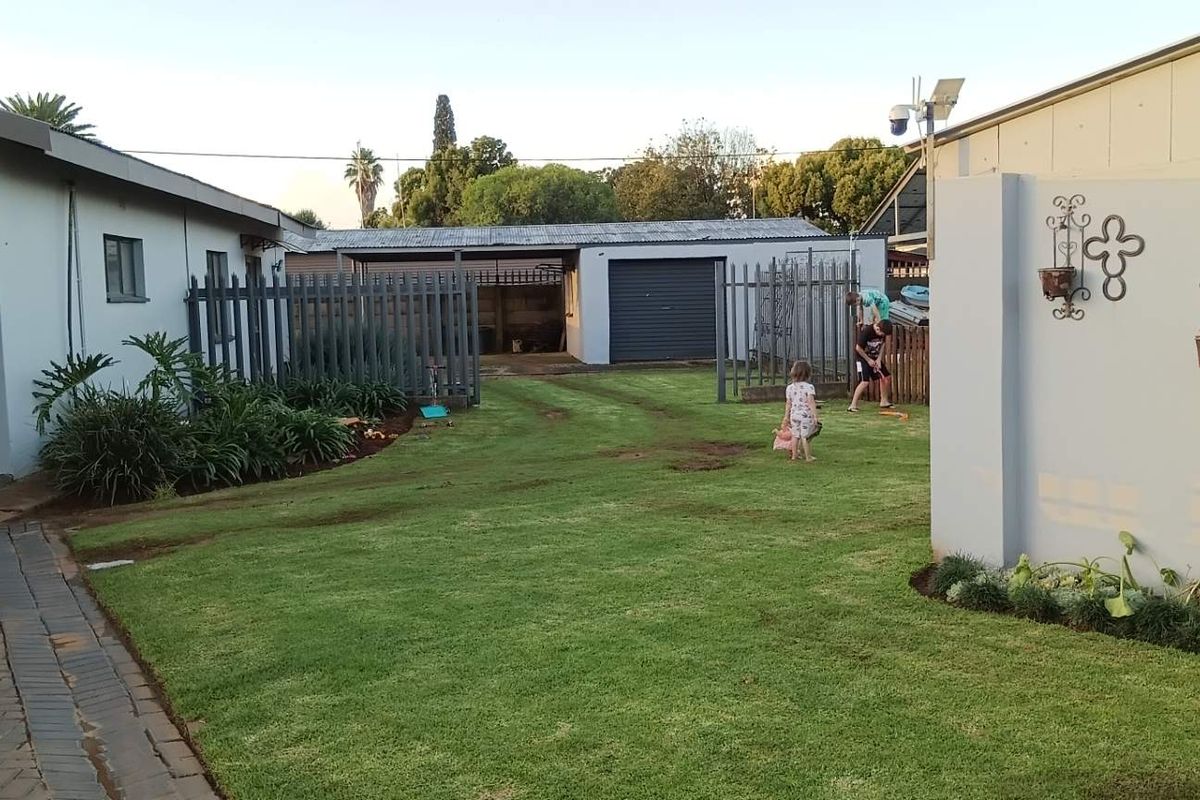 Family Home in Meyerton Central to rent - Photo 3
