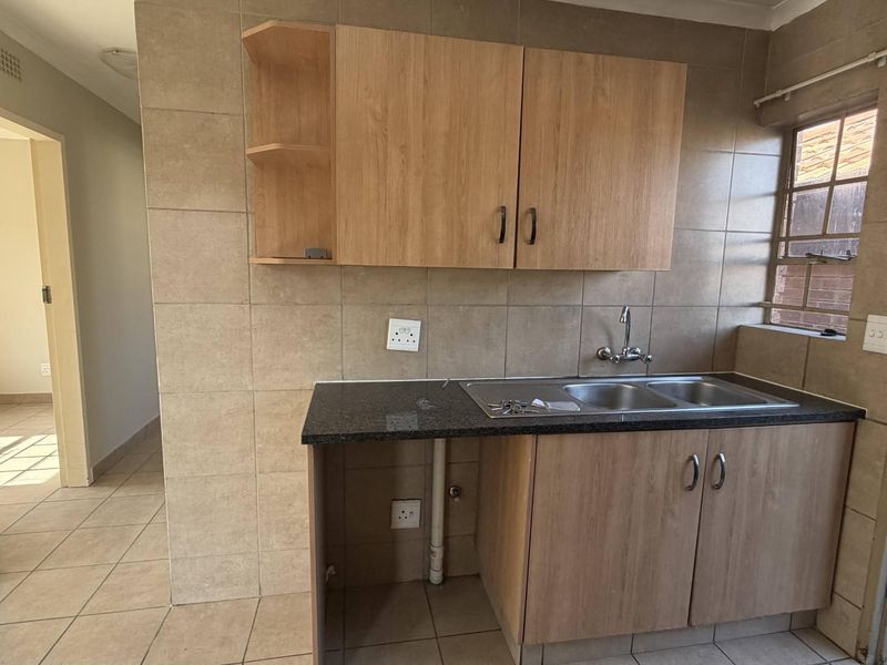 Start Smart in This Beautiful 3 Bed, 2 Bath Home - Photo 4