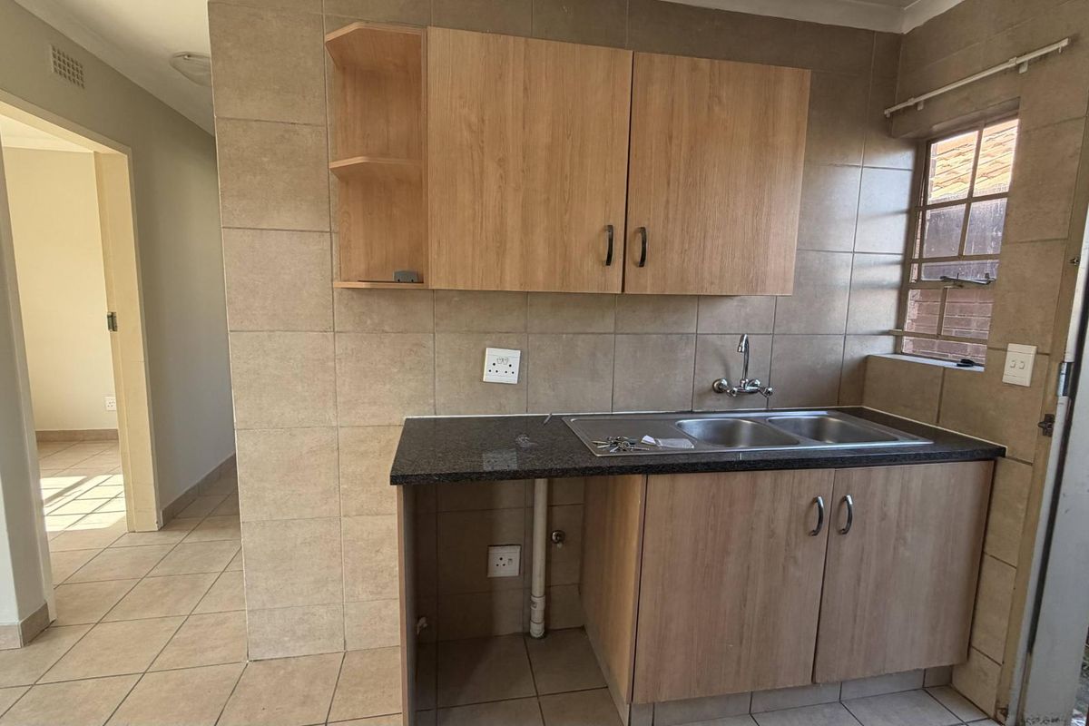 Start Smart in This Beautiful 3 Bed, 2 Bath Home - Photo 4