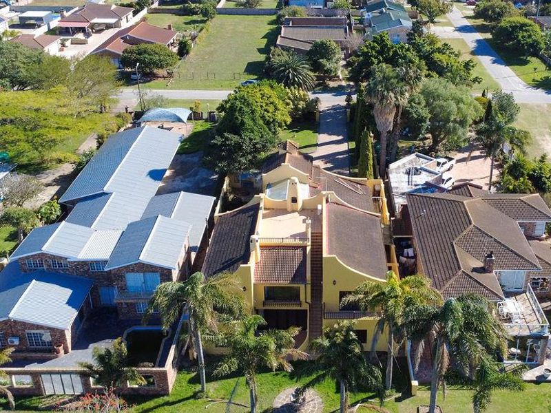 Executive Home for Sale Sunday’s River - Photo 2