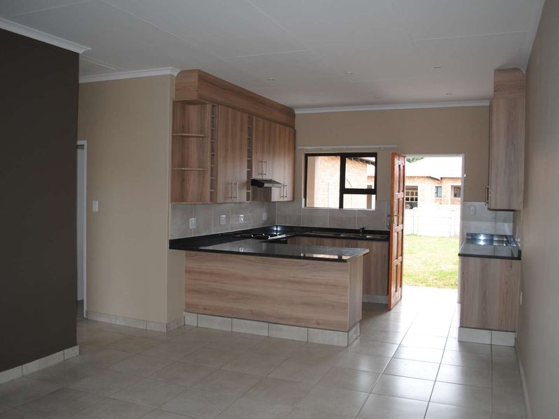 Lovely Newly Developed Townhouses Riversdal, Meyerton - Photo 3