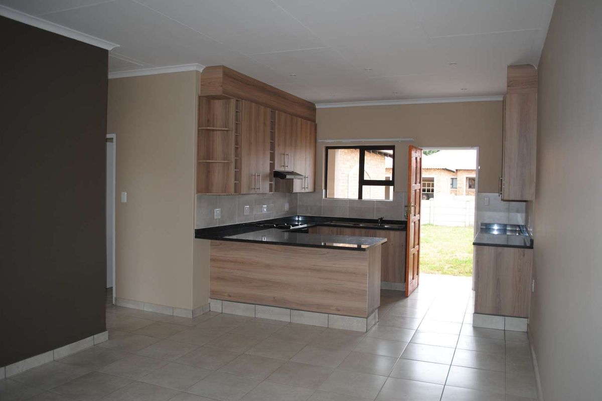 Lovely Newly Developed Townhouses Riversdal, Meyerton - Photo 3