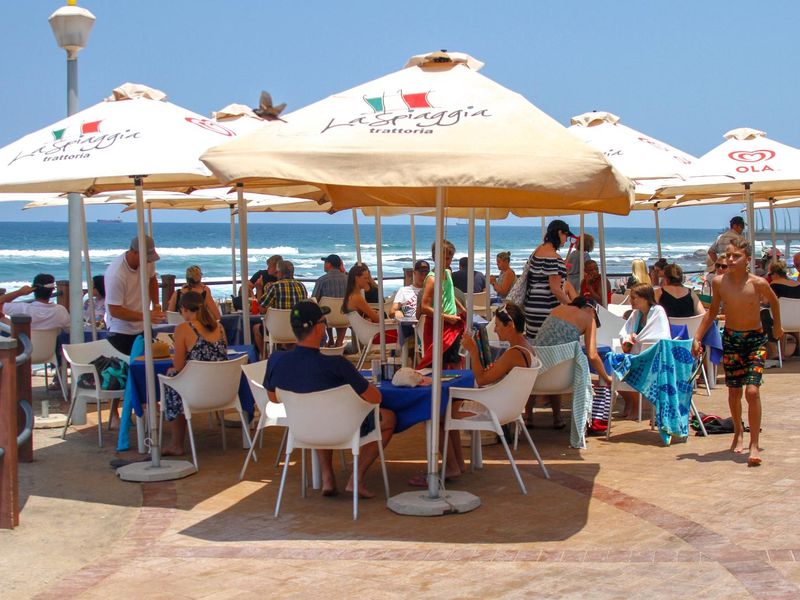 HENDRA - HOLIDAY LETTING! 3 BED APARTMENT RIGHT ON THE BEACH! - Photo 3