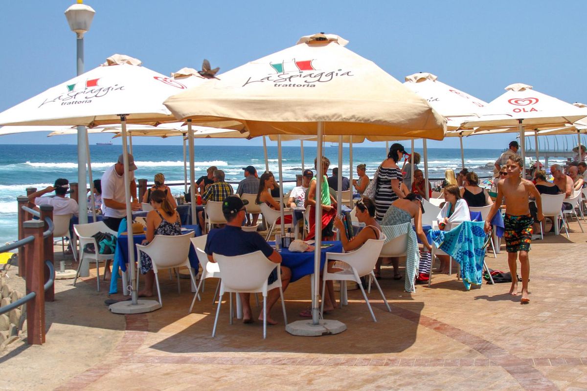 HENDRA - HOLIDAY LETTING! 3 BED APARTMENT RIGHT ON THE BEACH! - Photo 3