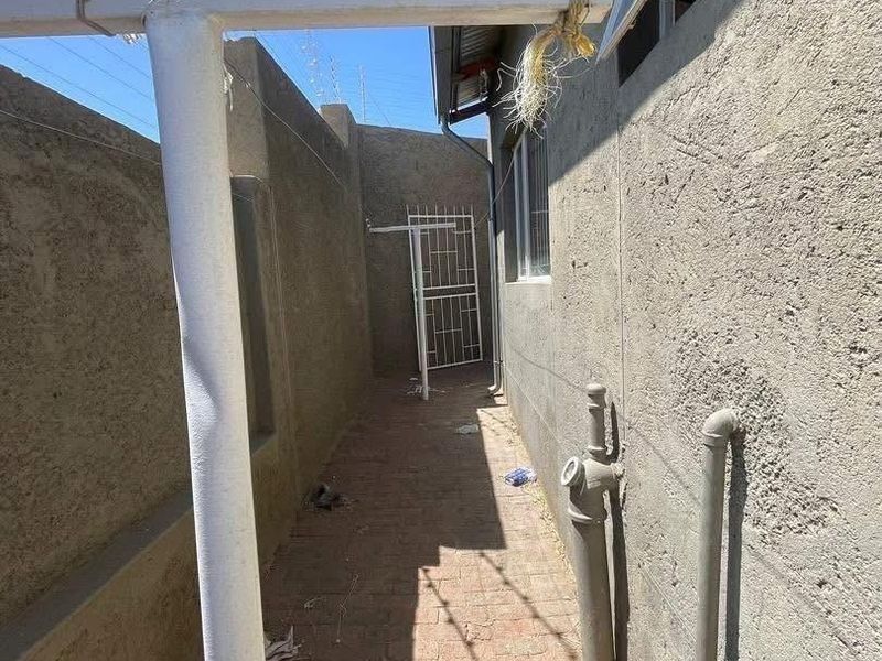 Townhouse for sale in Otjomuise Indlu court - Photo 7