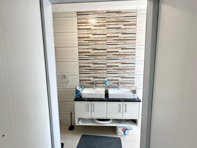 3 bedroom House for Sale - Photo 8