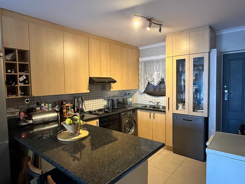 Ground Floor Gold in Brackenfell - Photo 3