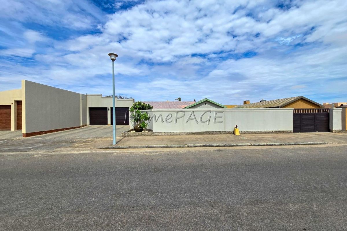 Central, Walvis Bay:  4 Bedr Home with 6-car garages IN A GOOD AREA - Photo 2