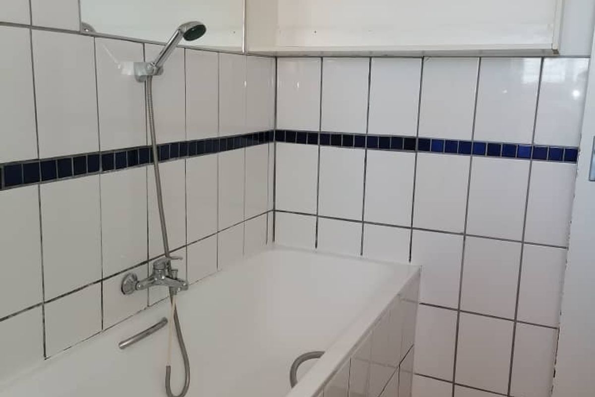 URGENT SALE! 2 BED / 1 BATH FLAT IN CENTRAL WINDHOEK - Photo 3