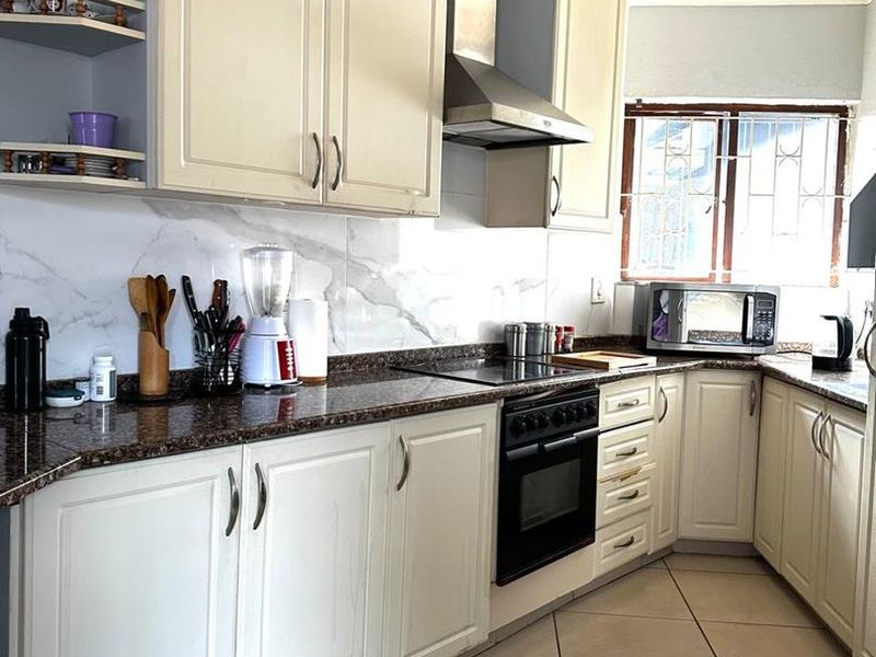 Spacious Family Home in Desirable Brackenham, Richards Bay - Photo 7