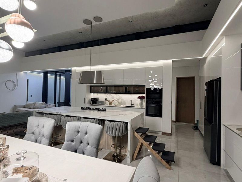 Luxury Coastal Living in Prestigious Gold Coast Estate - Photo 4