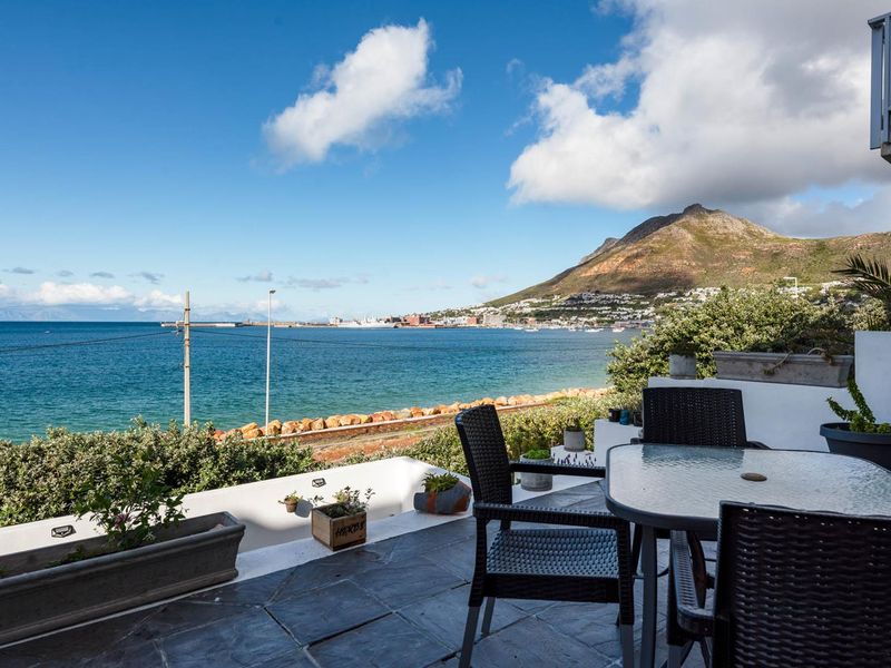 5 Bedrooms  2,5 bathrooms 1 garage, 20m to beach Sea Views - Photo 2