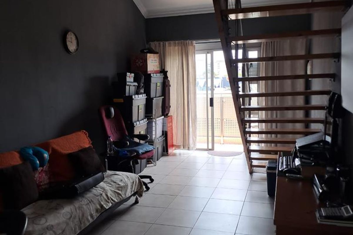 Stylish Loft Living in the Heart of Hillcrest – Perfect for Students & Young Professionals! - Photo 5